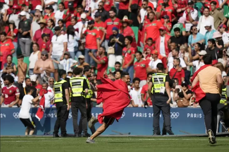 Drama Argentina vs Maroko: Gol Dianulir, Fans Serbu Lapangan serta juga Kekesalan Lionel Messi